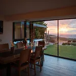 Дом отдыха Panoramic View Cottage House - Private Wellness Retreat *