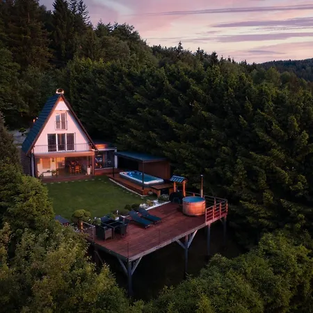 Panoramic View Cottage House - Private Wellness Retreat Feriehus
