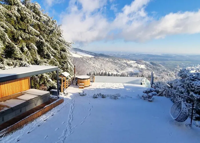 Vakantiehuis Panoramic View Heated Pool, Swimspa & Sauna Hočko Pohorje