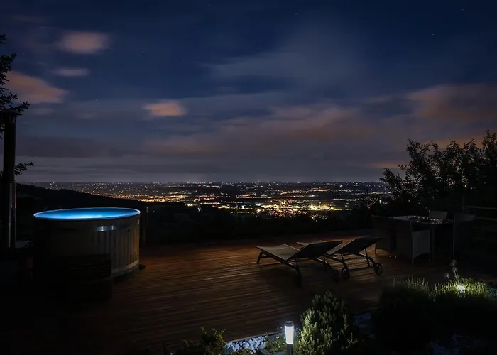 Panoramic View Heated Pool, Swimspa & Sauna בית נופש